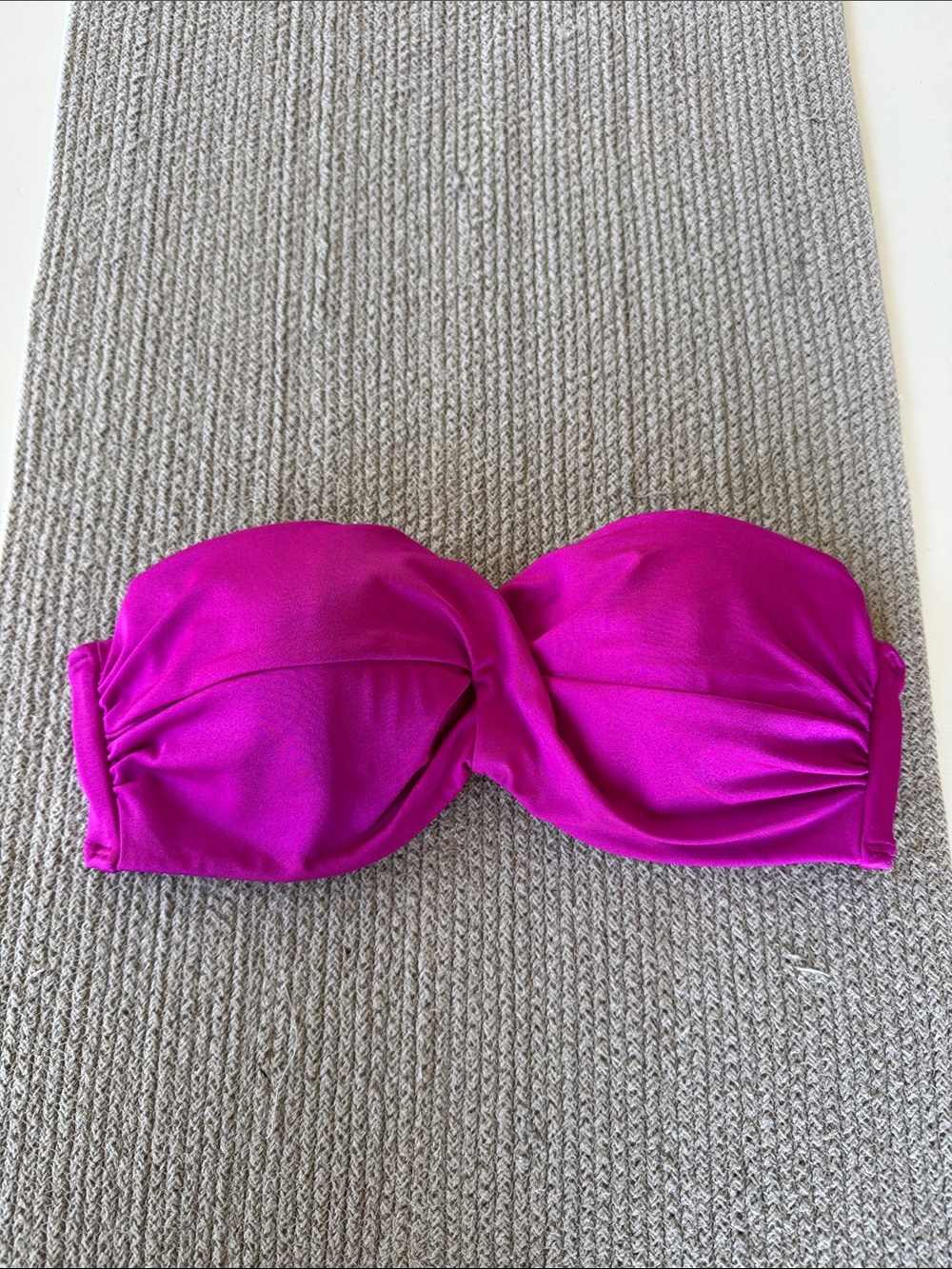 Victoria’s Secret Magenta Fuschia Pink Strapless Bandeau Bikini Top Sz 34D - Picture 9 of 9